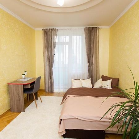Центр. Вулиця Липова. 3 Кімнати Appartement Ternopil Buitenkant foto
