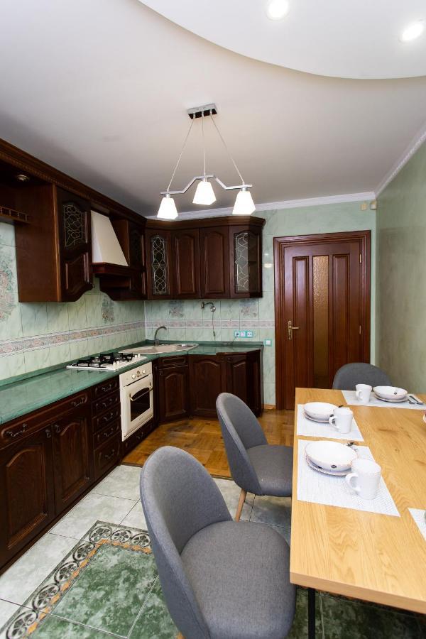 Центр. Вулиця Липова. 3 Кімнати Appartement Ternopil Buitenkant foto