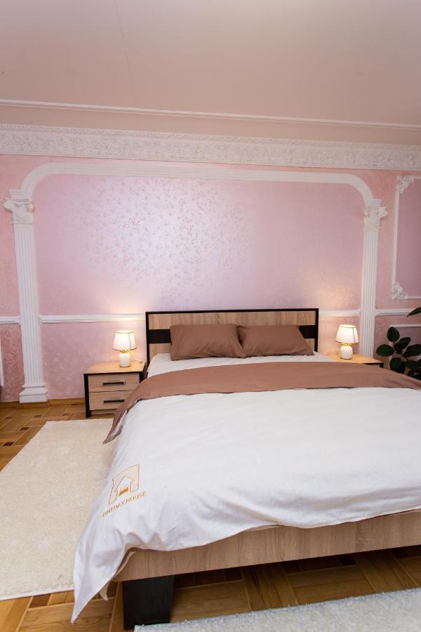 Центр. Вулиця Липова. 3 Кімнати Appartement Ternopil Buitenkant foto